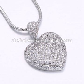 elegante forma de corazón de oro blanco en pavé colgante de latón colgante de joyería